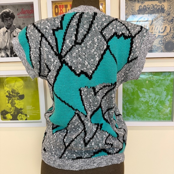 Vintage 80s Sleeveless Abstract Knit Top 🌀 - Picture 2 of 9